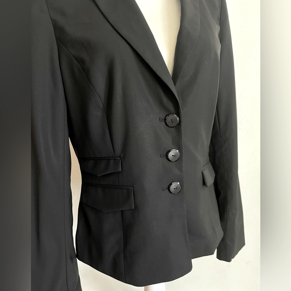 Classiques Entier Three Button Fitted Wool Blazer - image 3